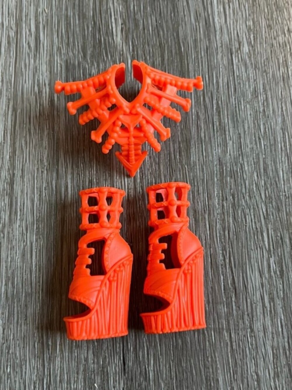 monster high ghouls getaway meowlody necklace and shoes